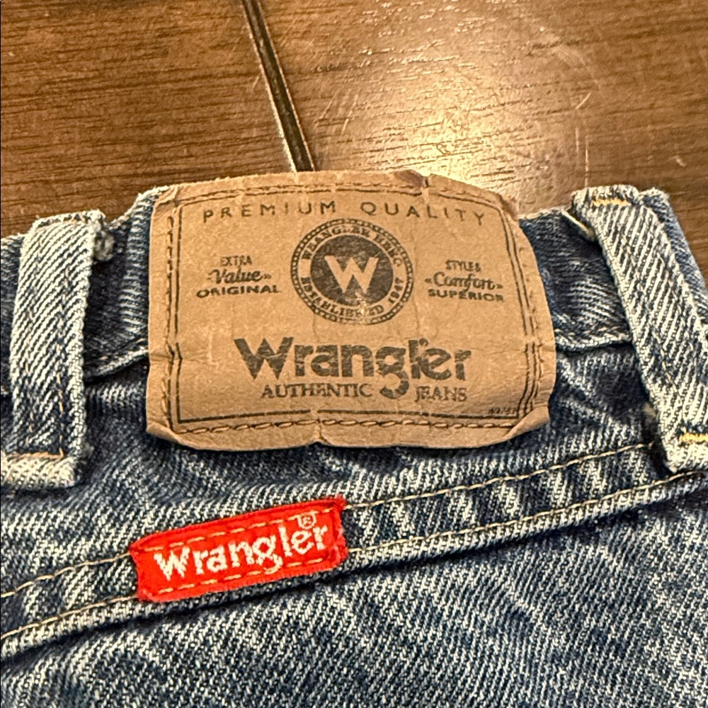 Wrangler Men's Classic Relaxed Light Blue Jeans - Picture 3 of 6
